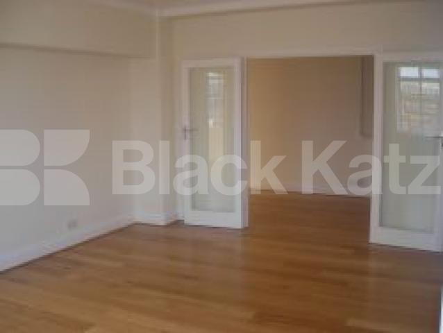 			4 Bedroom, 1 bath, 1 reception Flat			 Brown Street, MARBLE ARCH W1